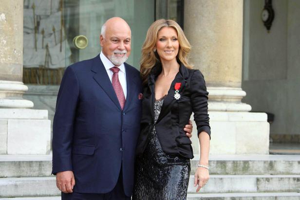 Céline Dion mit einem Mann bei einer Veranstaltung.