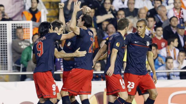 Fußballspieler von Atlético Madrid feiern ein Tor.