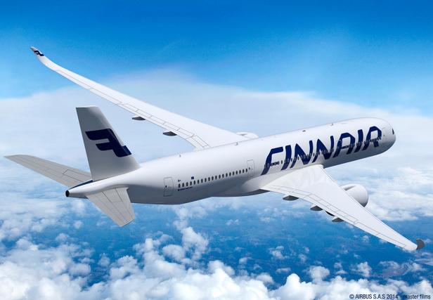 Ein Flugzeug der Fluggesellschaft Finnair fliegt über den Wolken.
