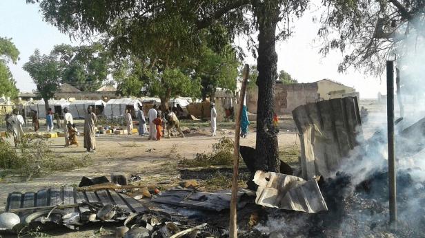 Nigeria: Dutzende Tote bei Beschuss von Flüchtlingslager