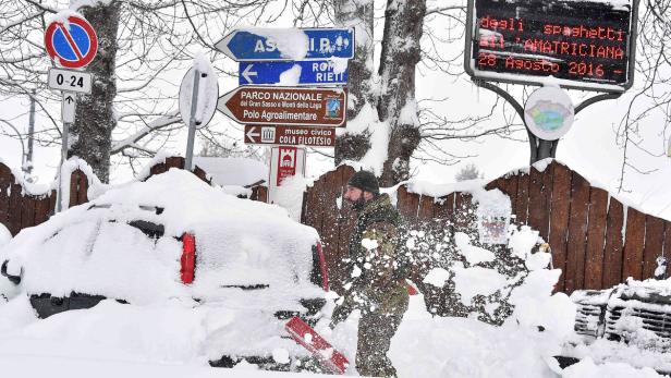 Erneut Erdbeben in Italien: Schnee erschwert Hilfe