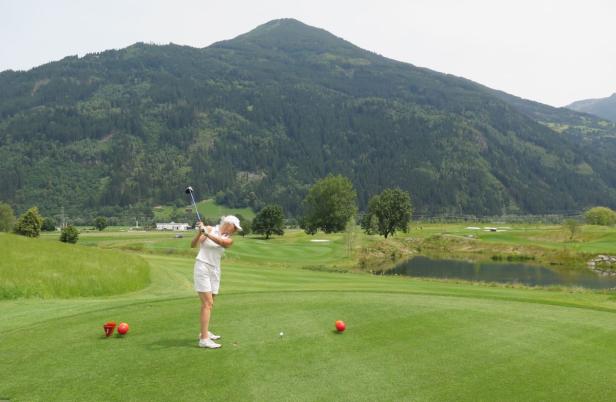 Abschlag mit Aussicht im Zillertal