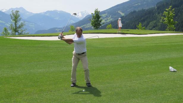 Abschlag mit Aussicht im Zillertal