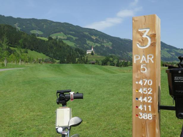 Abschlag mit Aussicht im Zillertal