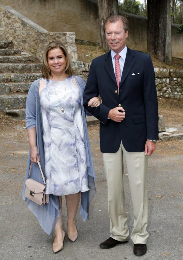 Ein Paar, vermutlich Großherzog Henri und Großherzogin Maria Teresa von Luxemburg, posiert für ein Foto.
