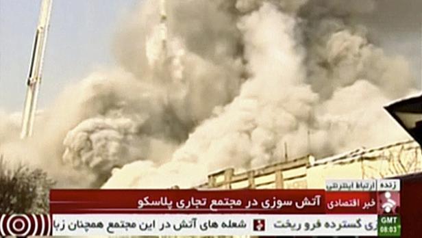 Einkaufszentrum in Teheran eingestürzt: 20 Feuerwehrmänner tot