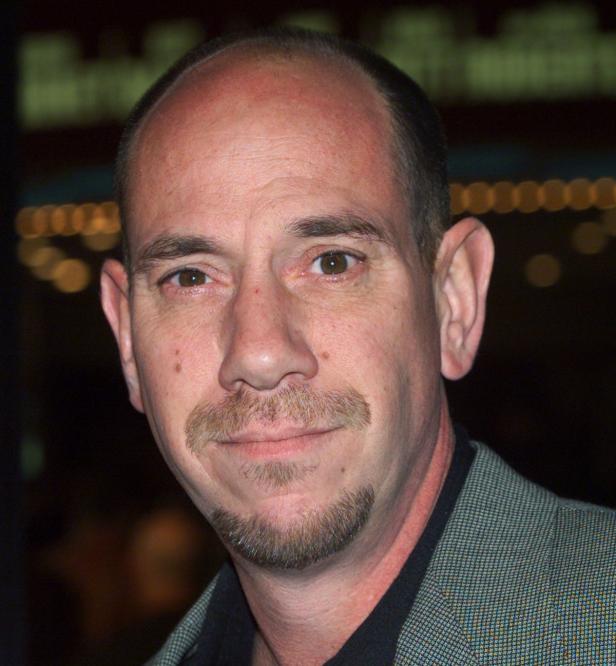 ACTOR MIGUEL FERRER ARRIVES FOR PREMIERE OF OCEANS George Clooney trauert um seinen Cousin