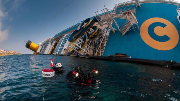 Costa-Concordia-Bergung: Das Wrack schwimmt
