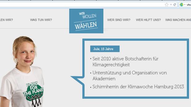 Jule, eine 15-jährige Botschafterin für Klimagerechtigkeit, trägt ein „Plant for the Planet“-T-Shirt.