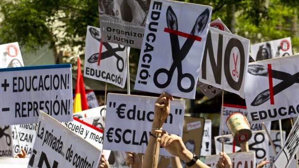 Spanische "Empörte" setzen Kampf fort
