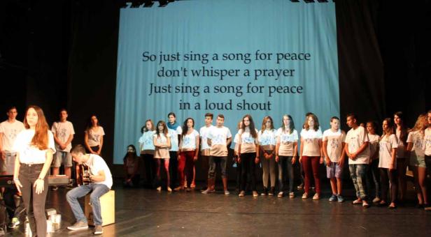 Jugendliche zeigen, wie Frieden machbar wäre