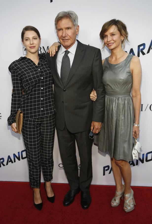 Ford poses with wife Flockhart and daughter Georgi Harrison Ford spricht über die Krankheit seiner Tochter