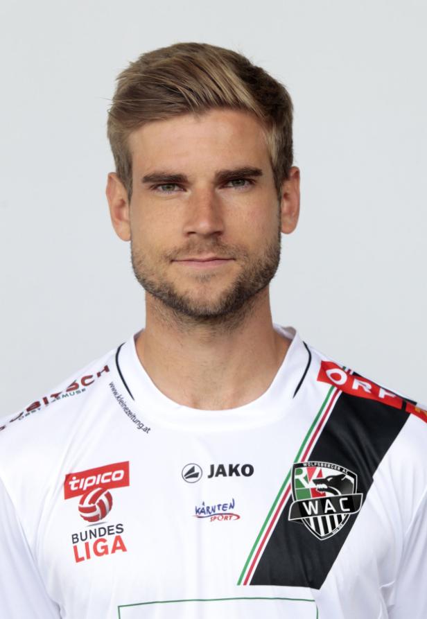 Ein Porträt eines Mannes im Trikot des Wolfsberger AC.