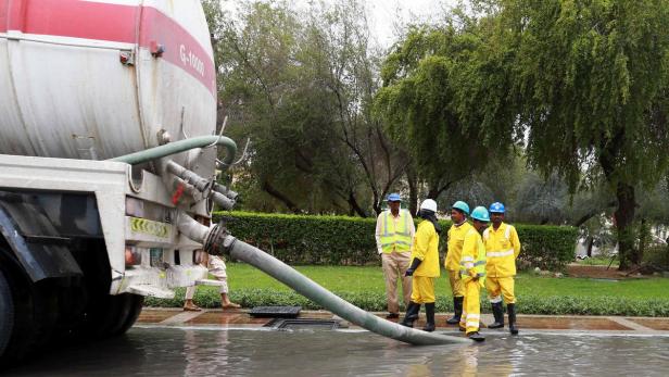 Dubai versinkt im Regen