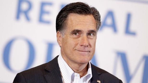 Porträt von Mitt Romney vor einem unscharfen Hintergrund.