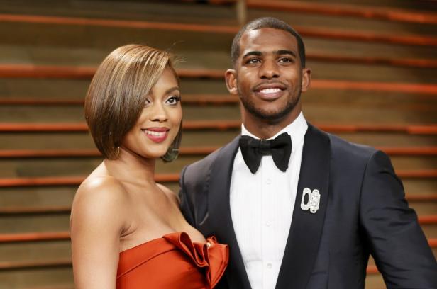 Chris Paul posiert mit seiner Frau anlässlich einer Veranstaltung.