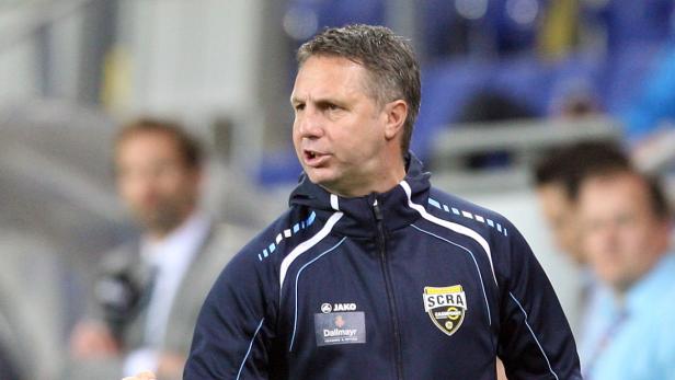 Trainer des SCRA Cashpoint mit Trainingsjacke.