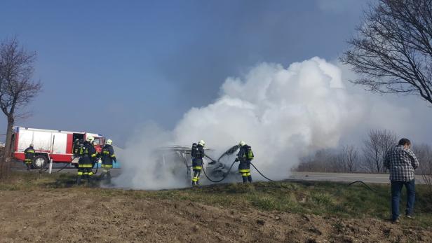 Auto ging in Flammen auf