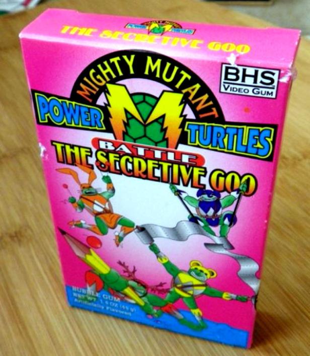 Eine Packung „Mighty Mutant Power Turtles Battle The Secretive Goo“ Kaugummi von BHS Video Gum.