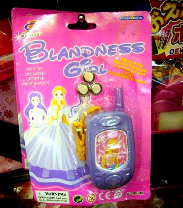 Eine „Blandness Girl“-Spielzeughandy-Packung mit Batterien und verschiedenen Melodien.