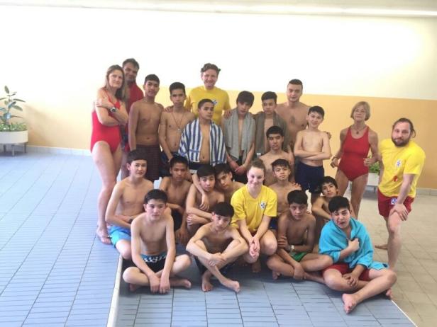 Ein Schwimmkurs für unbegleitete Flüchtlingskinder