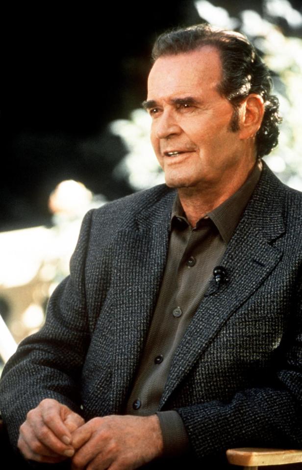 James Garner während eines Interviews.