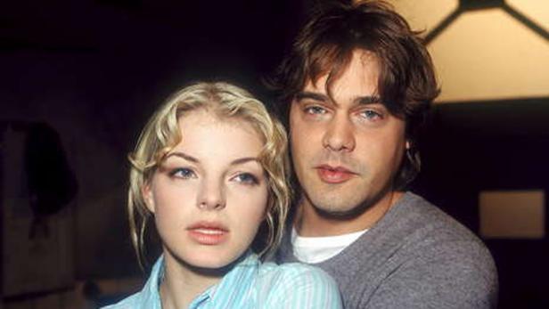 Ein Mann und eine Frau posieren für ein Porträt.