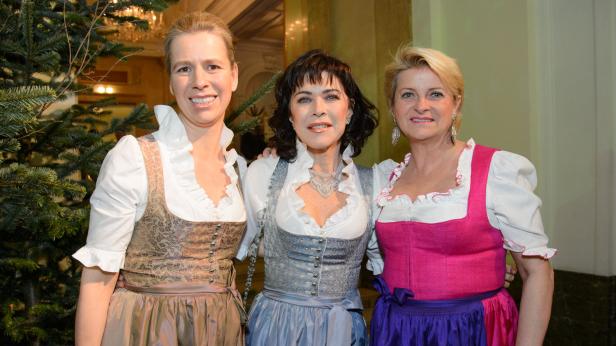 Jägerball: In diesen Dirndl feierten die Promis