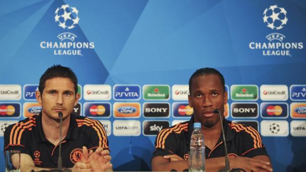 Frank Lampard und Didier Drogba auf einer Pressekonferenz der UEFA Champions League.