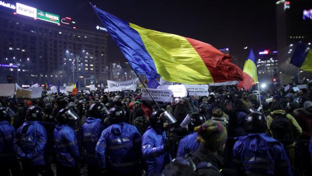 Gewalt bei Protesten gegen Regierung in Bukarest