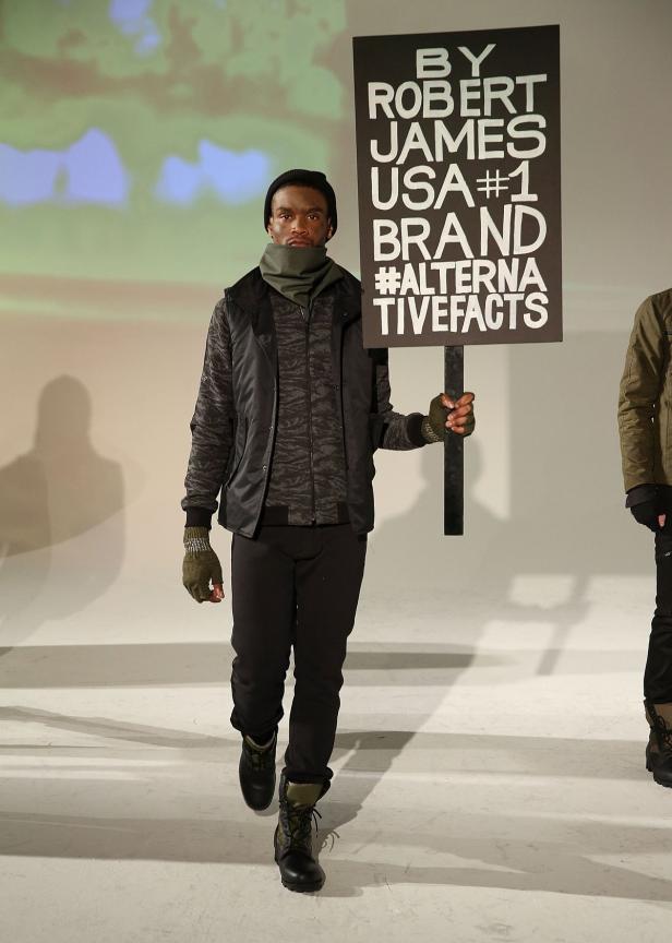 Designer protestiert mit Modenschau gegen Trump