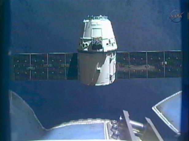 Dragon nähert sich der ISS. Dragon Raumkapsel erreicht ISS