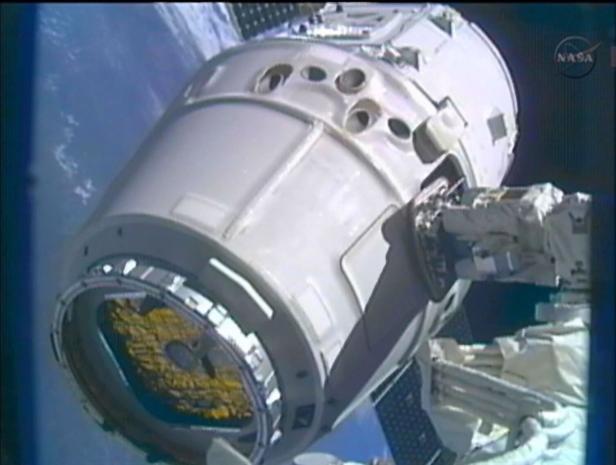 Kosmisches Überraschungsei. Dragon Raumkapsel erreicht ISS