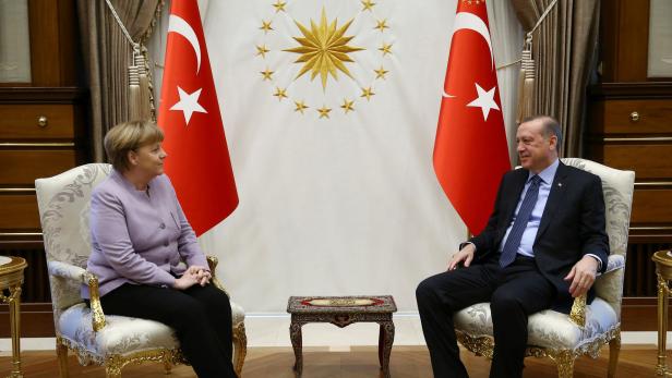Merkel warnt vor Bespitzelung von Gülen-Anhängern in Deutschland