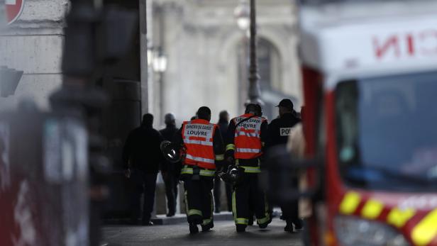Louvre: Soldat schießt auf Macheten-Angreifer