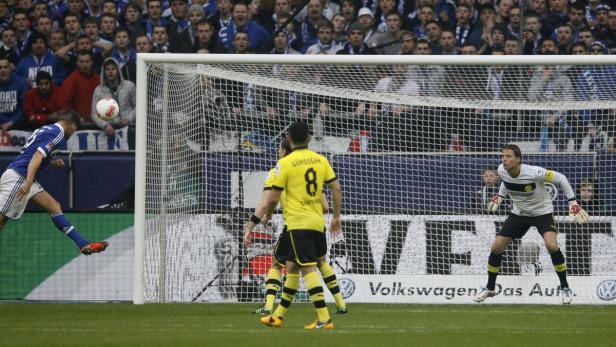 Schalke besiegt Dortmund