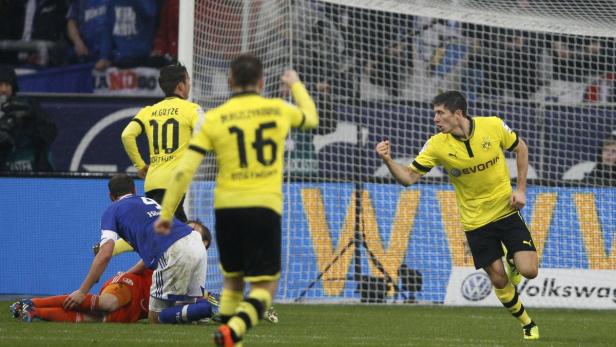 Robert Lewandowski jubelt für Borussia Dortmund nach einem Tor.