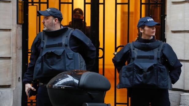 Angriff am Louvre: Hollande geht von Terror aus