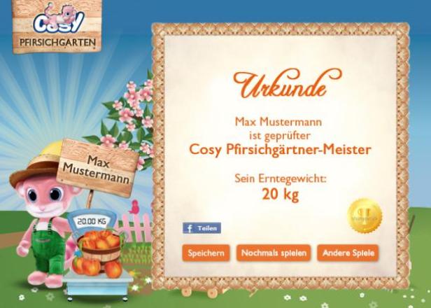 Ein Cartoon-Bär mit Hut und Latzhose steht neben einer Waage mit Pfirsichen und einer Urkunde für Max Mustermann.