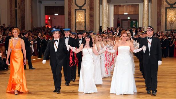 "Das Who`s who der Rechten"sah Darabaos beim WKR-Ball zahlen. Strafe wegen Uniform am Ball: FPler beruft