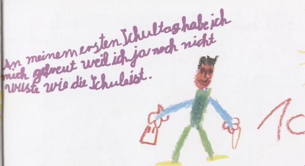 An meinem ersten Schultag habe ich mich gefreut, weil ich ja noch nicht wusste, wie die Schule ist.