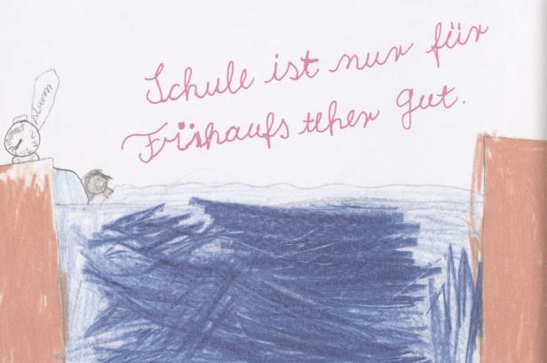 Eine Kinderzeichnung zeigt ein Kind im Bett mit dem Text „Schule ist nur für Frühaufsteher gut.“.