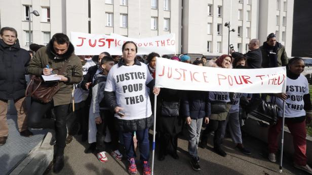 Paris: Proteste nach Misshandlung eines jungen Schwarzen