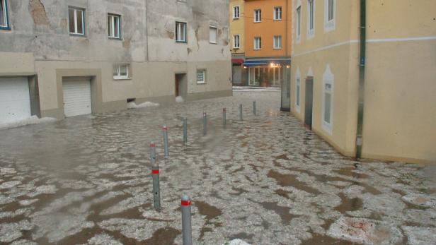 Verwüstungen nach heftigen Unwettern in Österreich