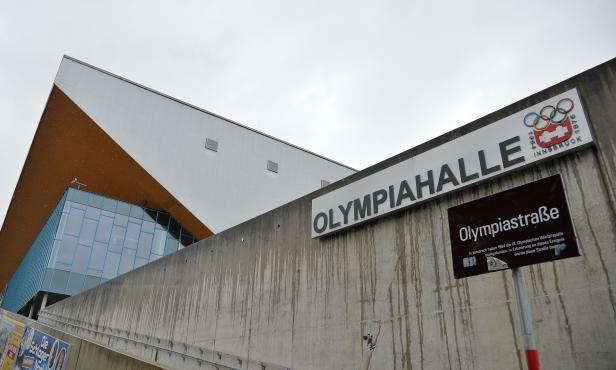 Die Olympiastätte in Innsbruck mit dem Schriftzug „Olympiahalle“.