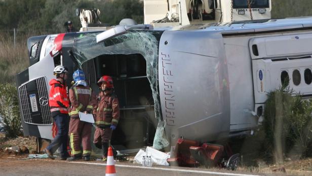13 Erasmus-Studentinnen bei Busunglück in Spanien getötet