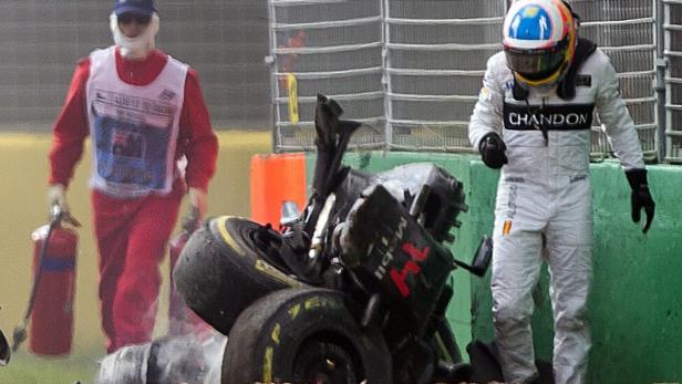 Horror-Crash: Alonso dankbar, am Leben zu sein