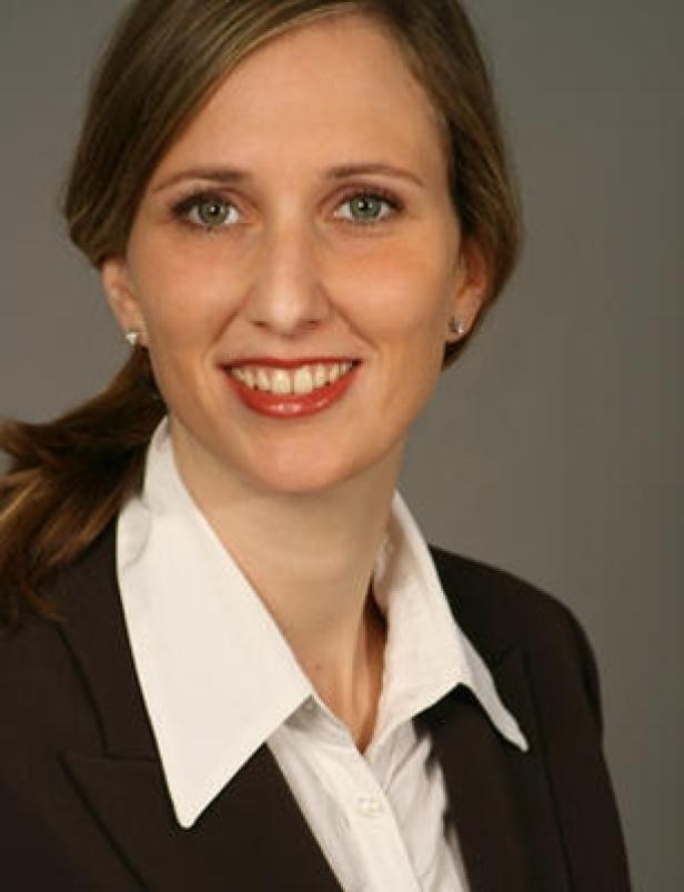Christiane zu Salm, Vorstand Crossmedia/Hubert Burda Media Eine lächelnde Frau in einem dunklen Blazer und einer weißen Bluse.