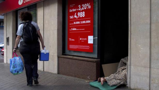 Fitch stuft 18 spanische Sparkassen herab