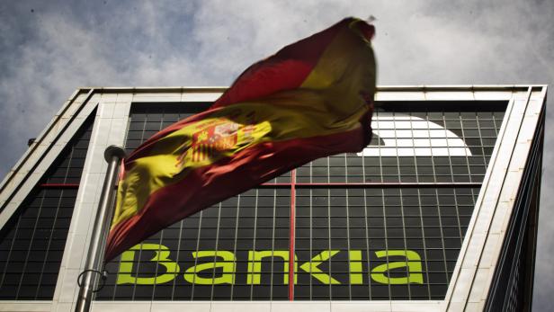 Fitch stuft 18 spanische Sparkassen herab
